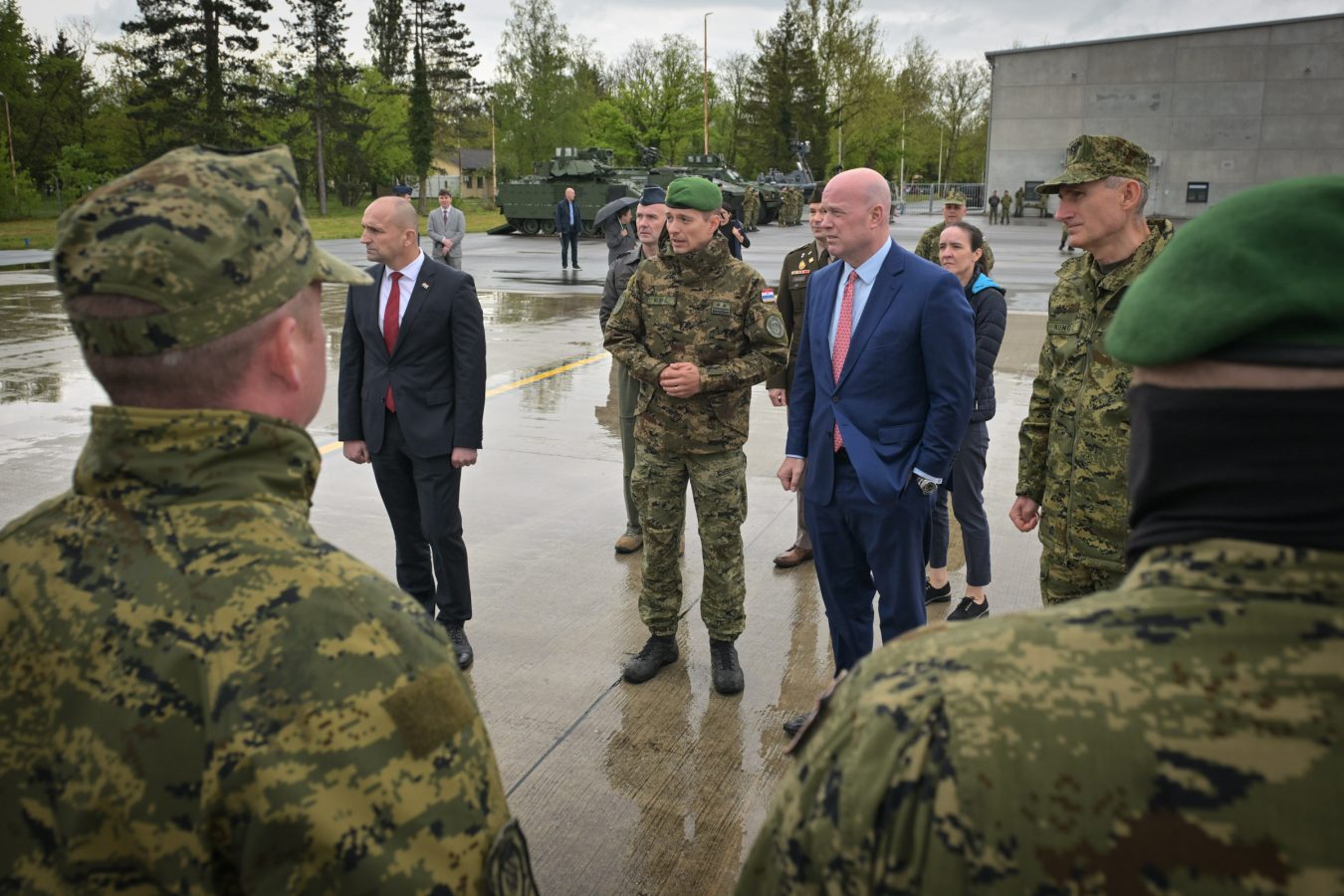 Slika https://www.morh.hr/wp-content/uploads/2026/04/2026-04-20-ministar-anusic-s-veleposlanikom-sad-a-pri-nato-u-whitakerom-1350x900.jpg