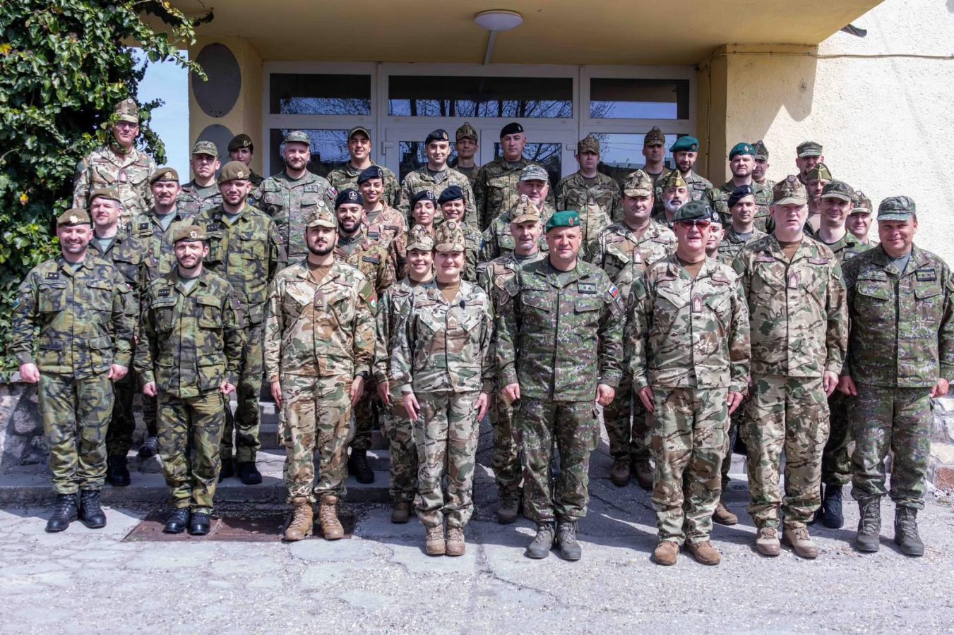 Slika https://www.morh.hr/wp-content/uploads/2026/04/2026-04-20-pripadnici-hkov-sudjelovali-u-radionici-u-hq-mndc-1351x900.jpg