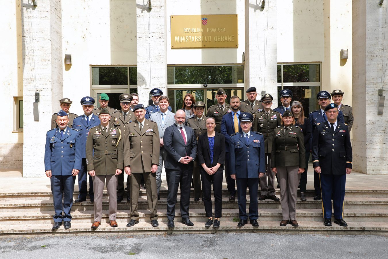 Slika https://www.morh.hr/wp-content/uploads/2026/04/2026-04-21-konzultacije-o-obrani-1350x900.jpg