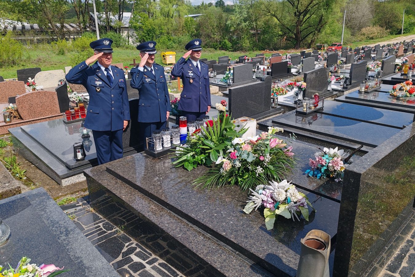 Slika https://www.morh.hr/wp-content/uploads/2026/04/2026-04-23-obiljezavanje-pogibije-pukovnika-mejaskog-1350x900.jpg