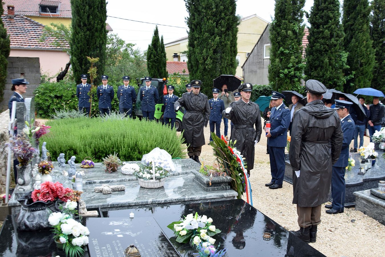Slika https://www.morh.hr/wp-content/uploads/2026/05/2026-05-08-6.obljetnica-pogibije-npr-novkovica-i-pr-jagatica-1350x900.jpg