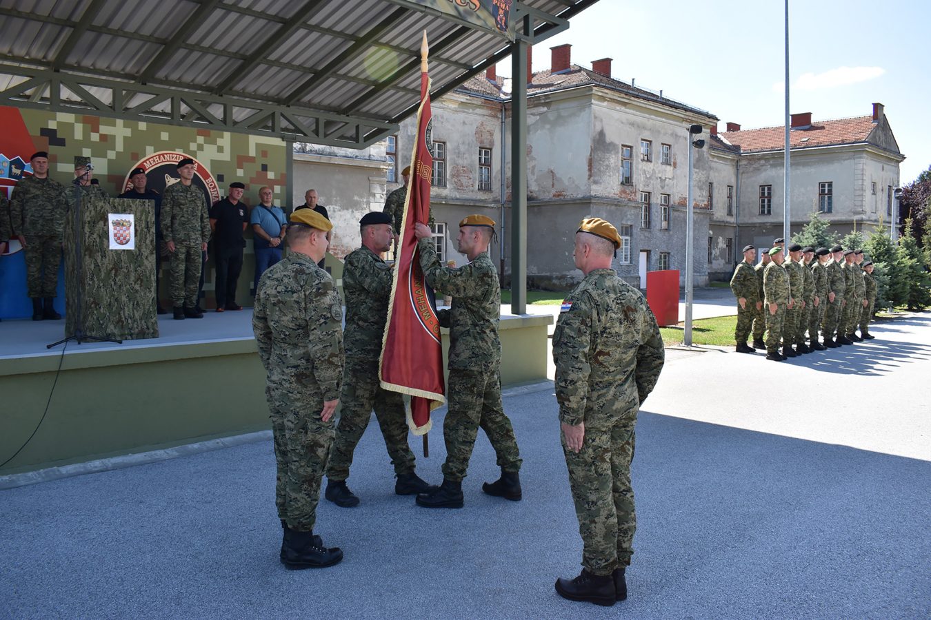 Slika https://www.morh.hr/wp-content/uploads/2026/09/2026-09-01-primopredaja-zapovijednika-puma-1350x900.jpg